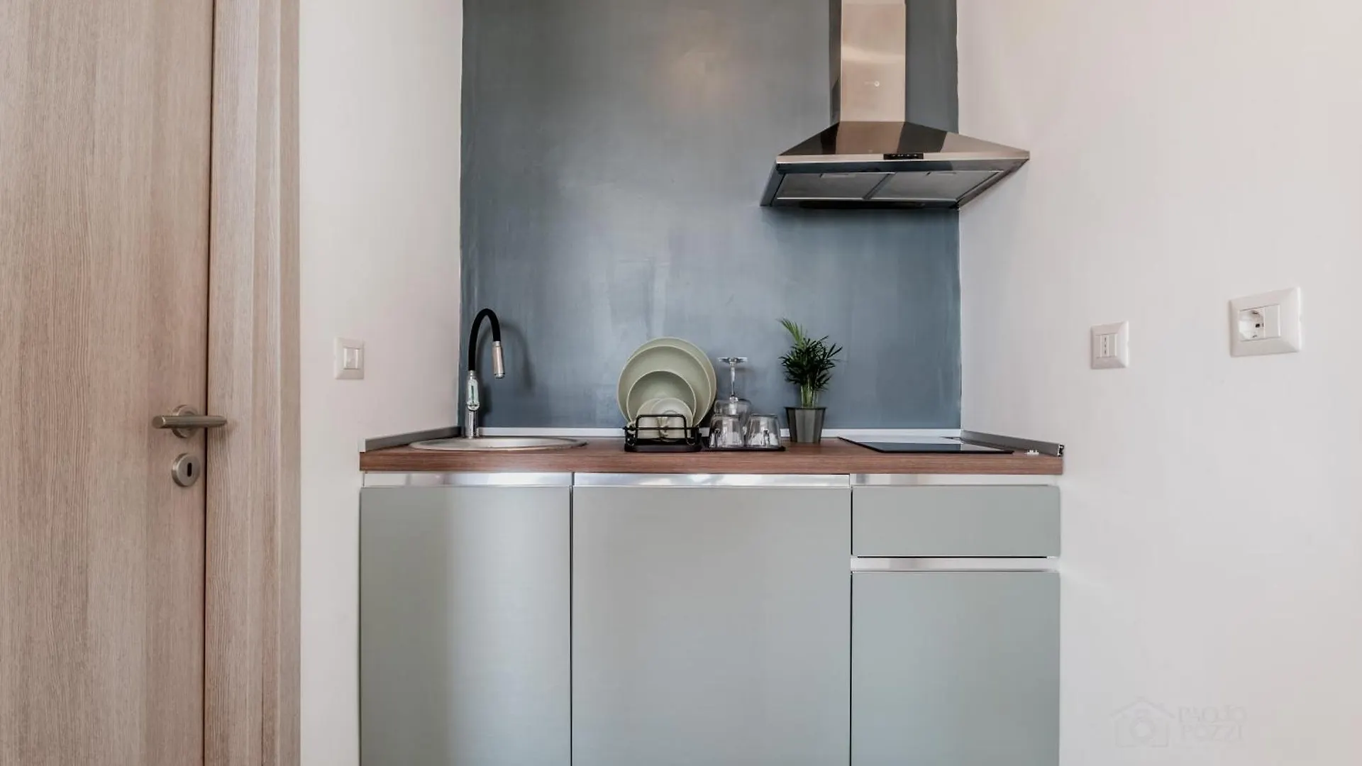 La Petit Maison Rome 0*,